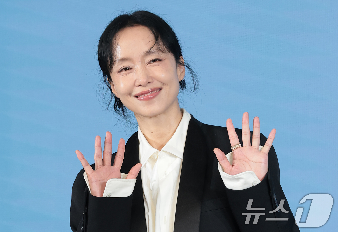 (서울=뉴스1) 권현진 기자 = 배우 전도연이 25일 서울 마포구 호텔 나루 서울 엠갤러리에서 열린 넷플릭스 영화 ‘가능한 사랑’ 제작보고회에 참석하고 있다.‘가능한 사랑’은 해고 …