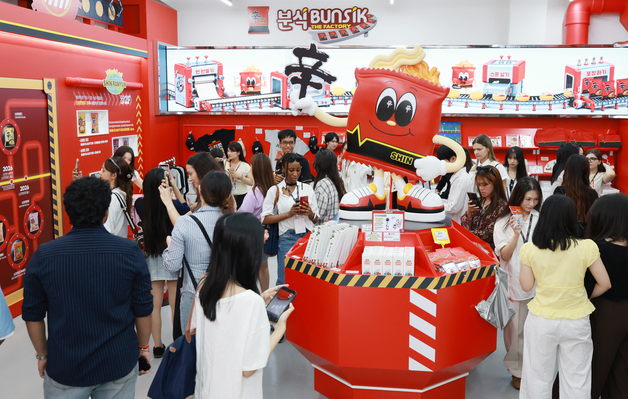 다양한 K-라면 굿즈 체험