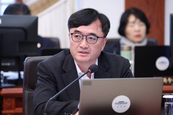 국민 의견 소개하는 임기근 국무조정실장