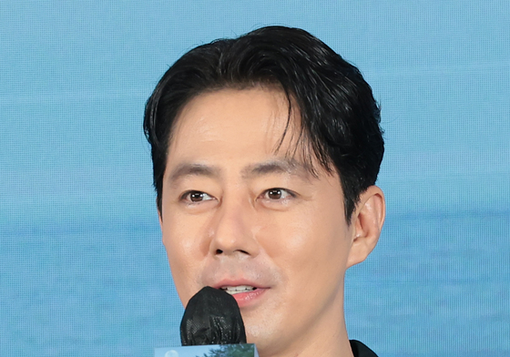 인사말 하는 조인성