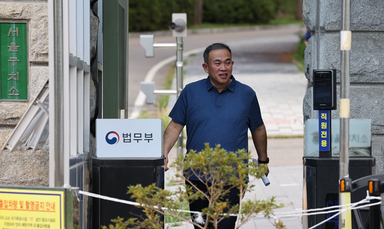 '尹 여론조사 무상제공' 명태균 석방…"사법부에 감사"