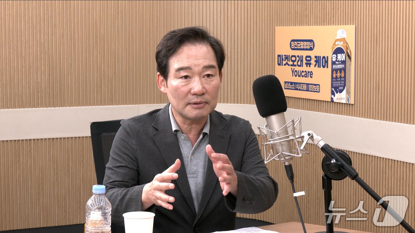 본문 이미지 - 뉴스1TV '팩트앤뷰'에 출연한 신지호 전 국민의힘 의원. 2026.8.25./뉴스1