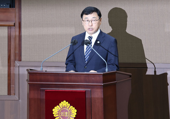 발언하는 정근식 교육감