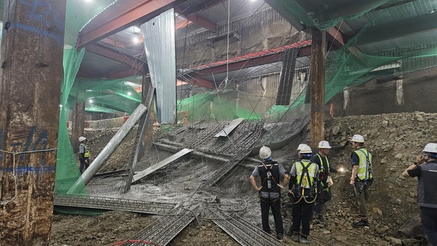 울산 아파트 공사장서 철판 구조물 붕괴…작업자 3명 경상