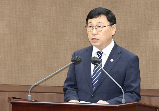 발언하는 정근식 교육감
