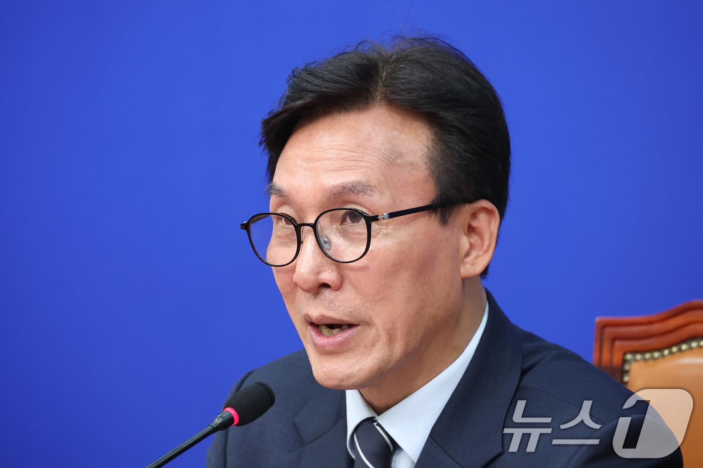 (서울=뉴스1) 신웅수 기자 = 김민석 더불어민주당 대표가 25일 서울 여의도 국회에서 민주당 혁신특별기구 '메가 텐' 인선 관련 브리핑을 하고 있다. 2026.8.25/뉴스1