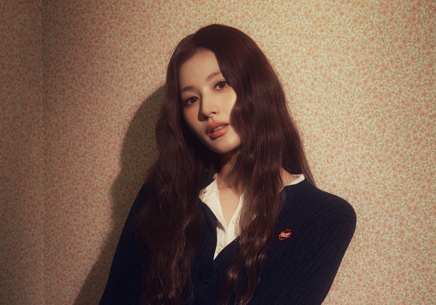 트와이스 사나는 벌써 가을…청순부터 캐주얼까지 [N화보]