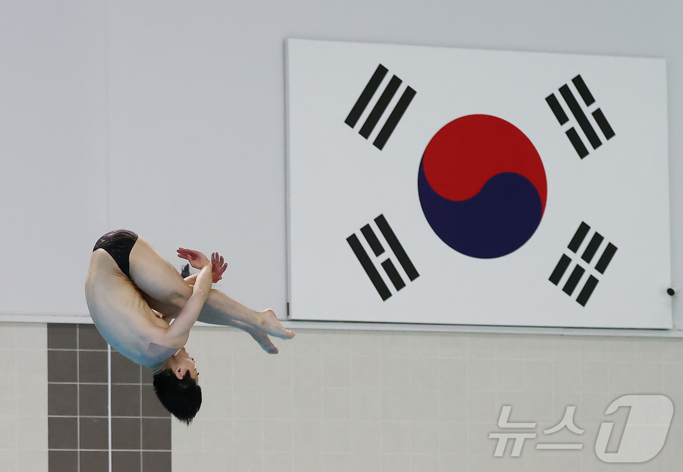 (진천=뉴스1) 김민지 기자 = 다이빙 국가대표 김영남이 25일 오후 충북 진천선수촌에서 열린 2026 아이치·나고야 하계아시아경기대회 대한수영연맹 미디어데이에서 공개 훈련을 하고 …