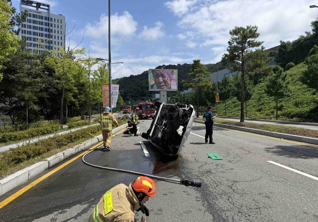 원주 지정면서 차량 전도…1세 영아 등 3명 병원 이송