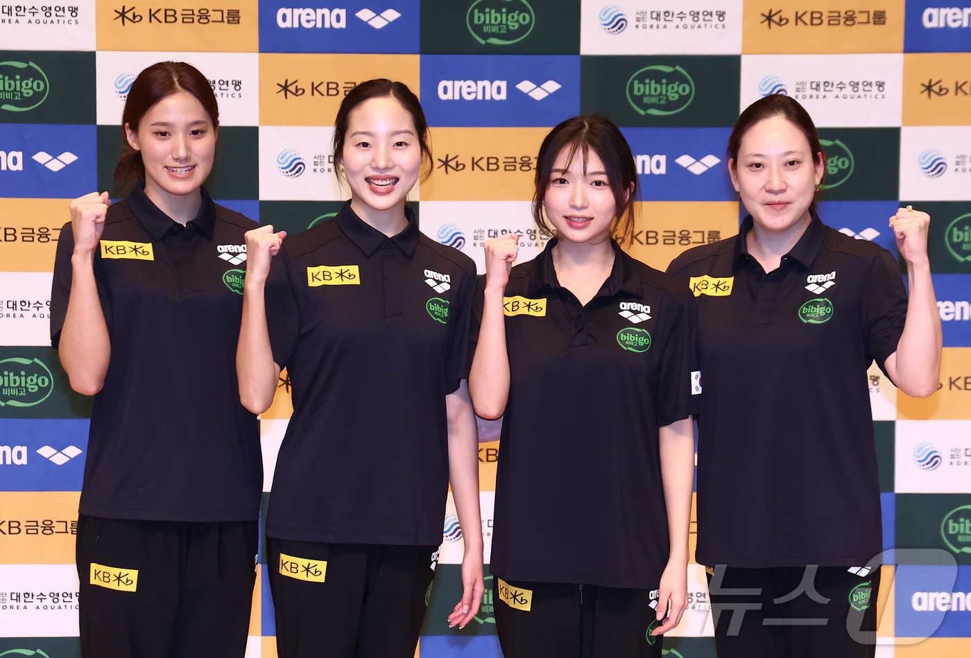 (진천=뉴스1) 김민지 기자 = 25일 오후 충북 진천선수촌에서 열린 2026 아이치·나고야 하계아시아경기대회 대한수영연맹 미디어데이에서 아티스틱 스위밍 국가대표 선수들이 기념촬영 …