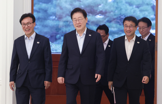 李 "당정청 한몸" 金 "與지도부답게"…최민희·박선원 '찐명 러브샷'(종합2보)