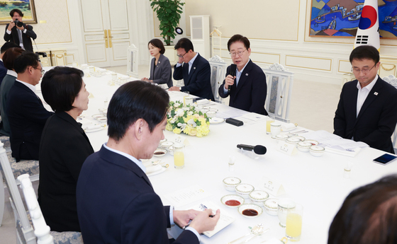 민주당 신임 당지도부 만난 이재명 대통령