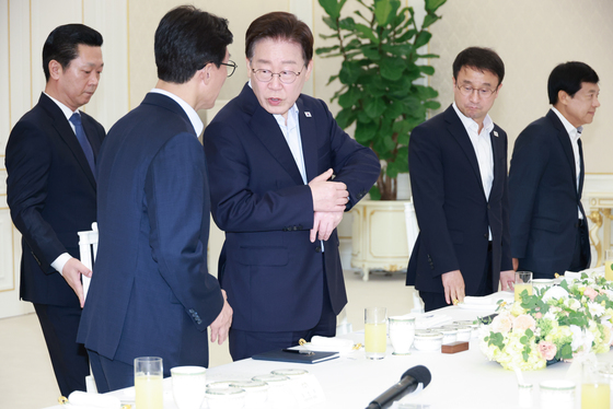 대화하는 이재명 대통령·김민석 대표