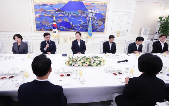 만찬 간담회 발언하는 김민석 대표