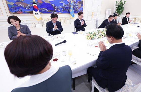 박수 치는 이재명 대통령·김민석 대표