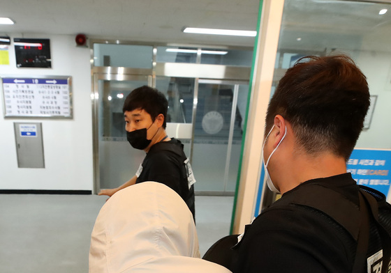 경찰에 검거된 중국인 유학생 살해 피의자