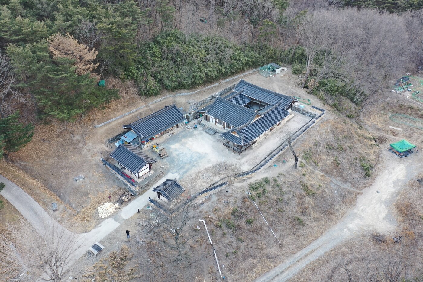 본문 이미지 - '포항 여강이씨 달전재사' 항공사진(국가유산청 제공)