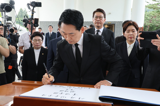 장동혁 "李정권 대한민국 무너뜨리게 두면 안돼…2028 총선 과반 승리"