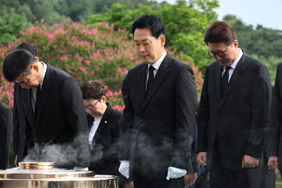 취임 1주년 맞아 현충원 찾은 장동혁 대표
