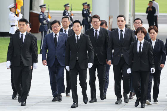 현충원 참배하는 국민의힘 지도부