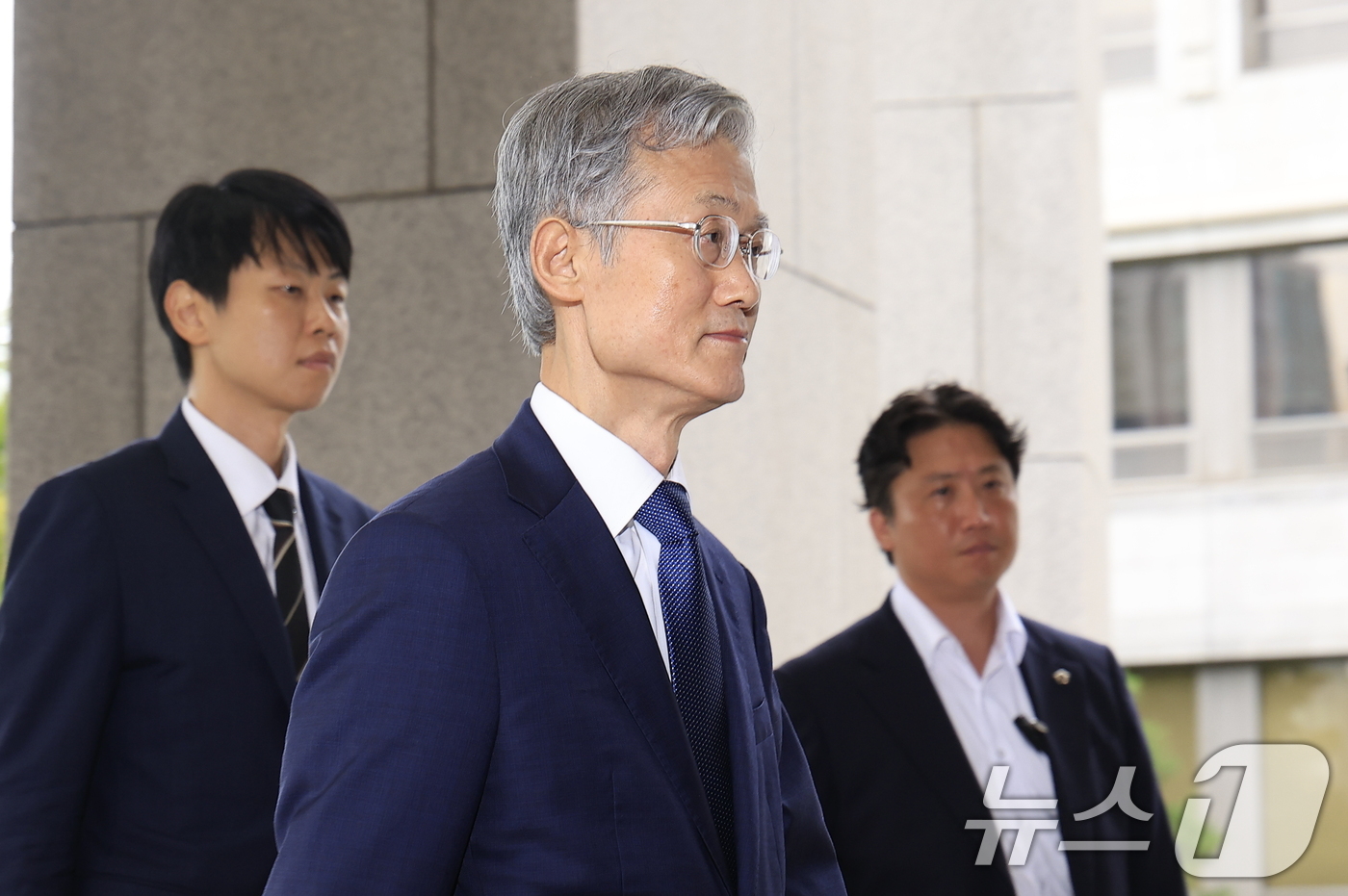 (서울=뉴스1) 박정호 기자 = 조희대 대법원장이 26일 서울 서초구 대법원으로 출근하고 있다. 2026.8.26/뉴스1
