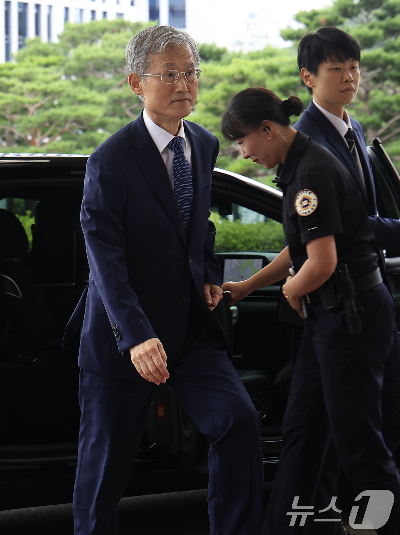 (서울=뉴스1) 박정호 기자 = 조희대 대법원장이 26일 서울 서초구 대법원으로 출근하고 있다. 2026.8.26/뉴스1