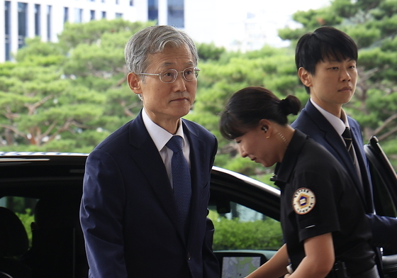 출근길 나서는 조희대 대법원장