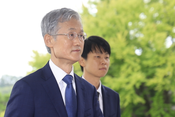 출근하는 조희대 '대법관 서면 제청 논란'