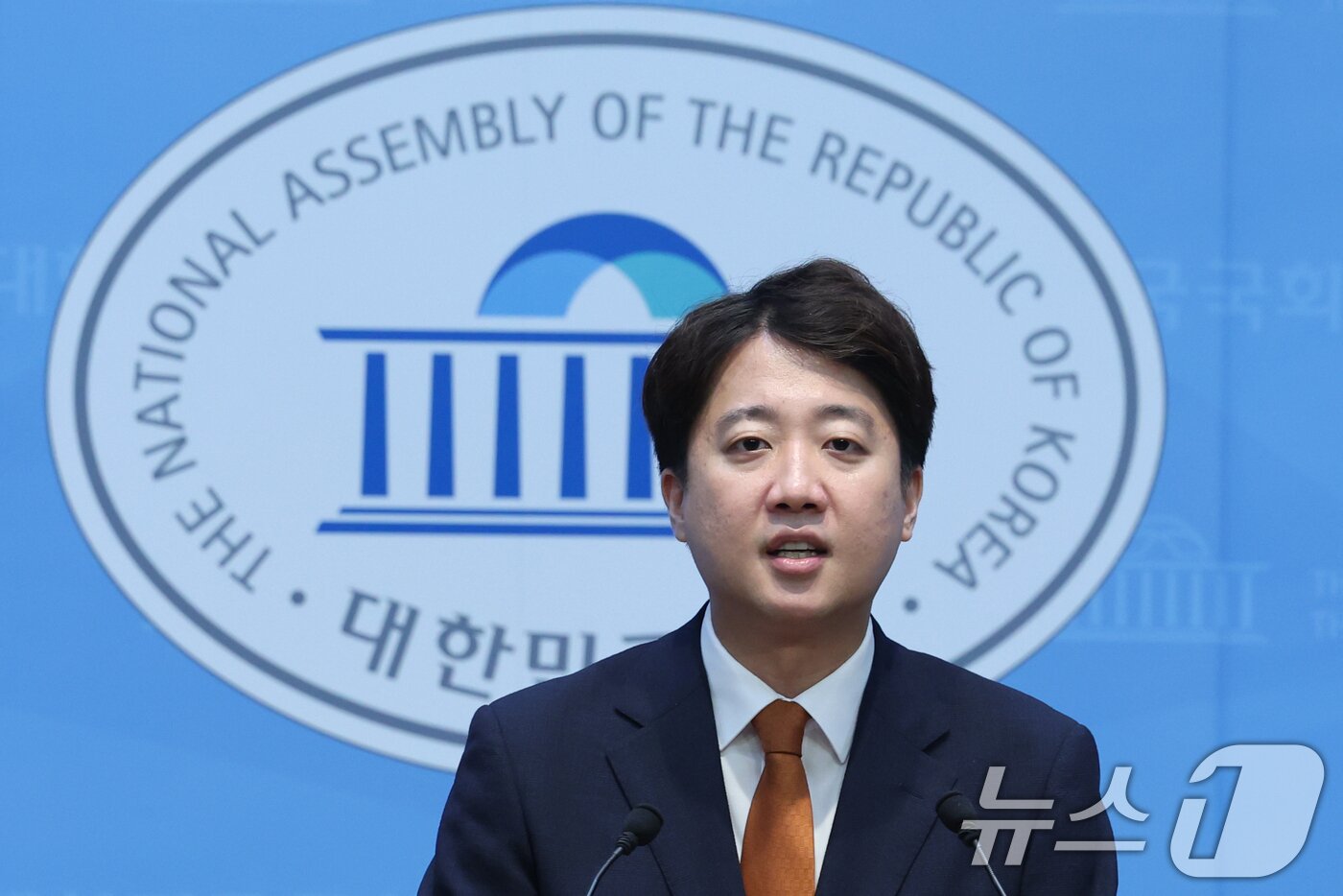본문 이미지 - 이준석 개혁신당 대표가 26일 오전 서울 여의도 국회 소통관에서 당대표 사퇴 기자회견을 하고 있다. 2026.8.26 ⓒ 뉴스1 황기선 기자
