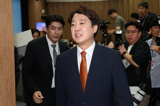 당내 이견에 대표직 사퇴한 이준석…존립 기로 선 '보수 3지대'
