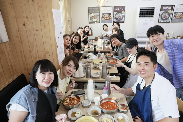 "뭉티기·번데기까지 먹었다"…2900만 팔로워 홀린 '한국의 맛'