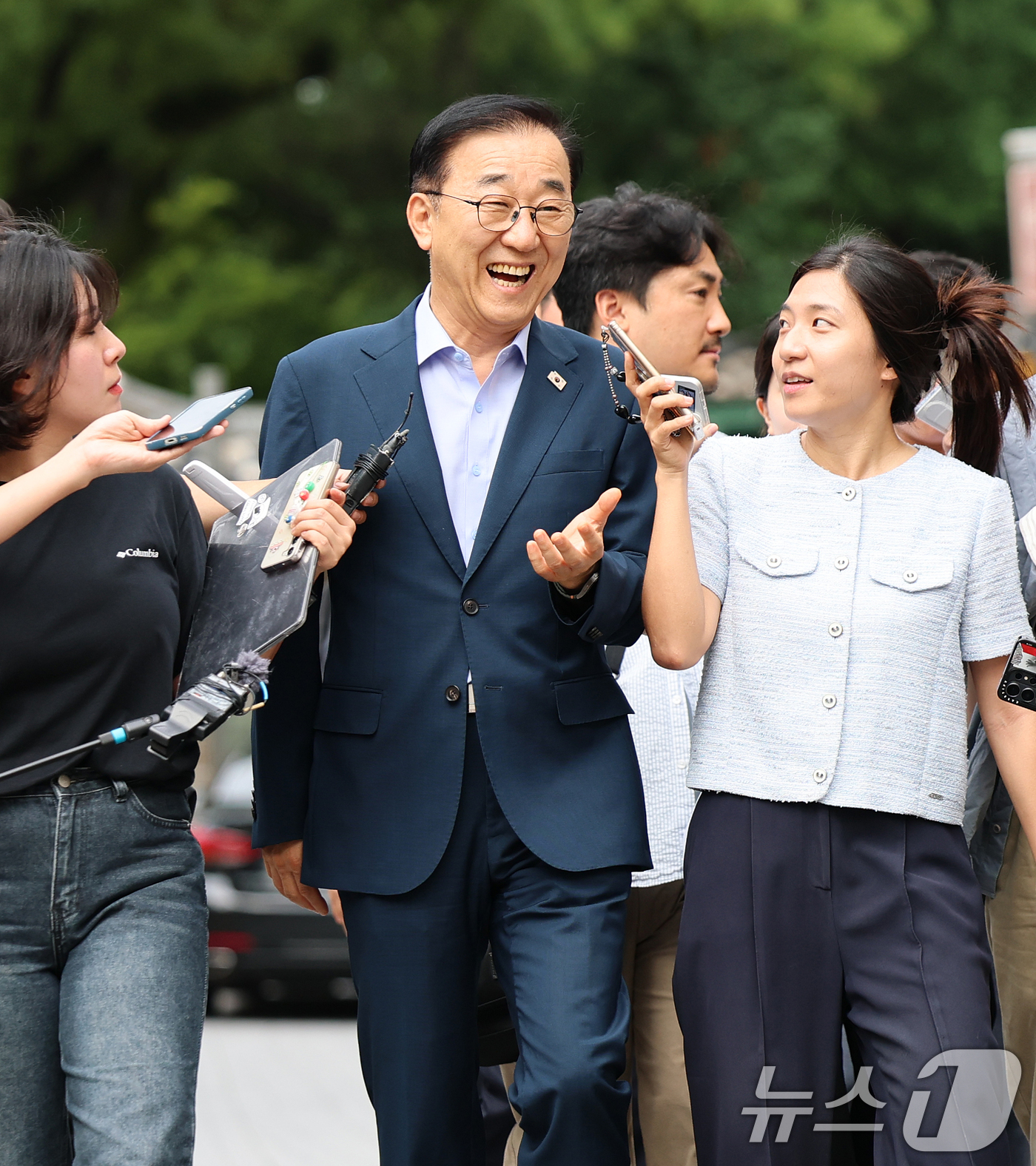 (서울=뉴스1) 오대일 기자 = 김윤덕 국토교통부 장관이 26일 서울 중구 정동에서 열린 서울 주택 공급 현안 논의를 위한 오세훈 서울시장과의 2차 회동에 참석하고 있다.  202 …
