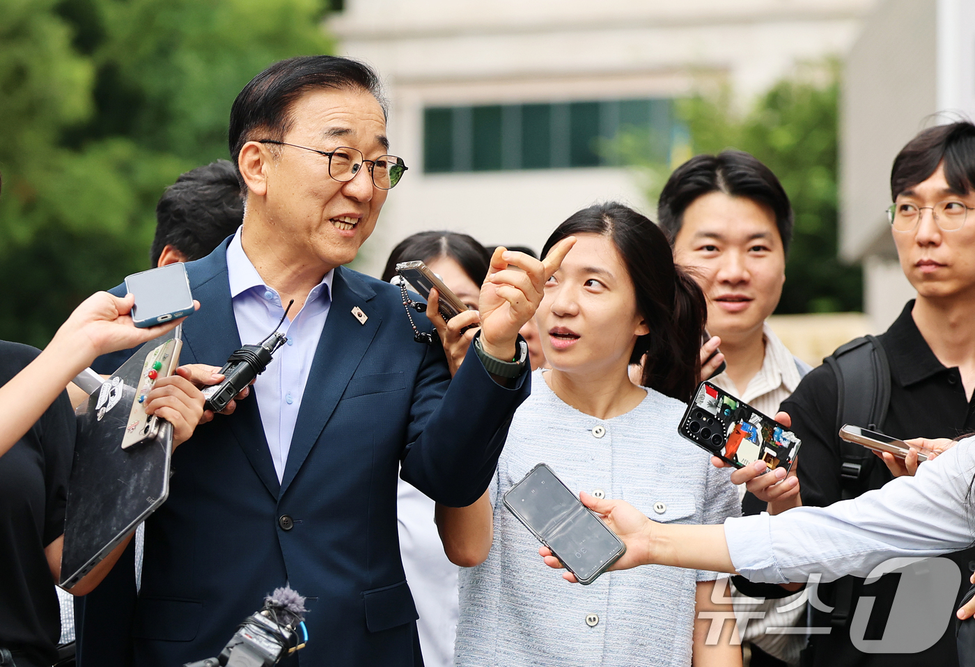(서울=뉴스1) 오대일 기자 = 김윤덕 국토교통부 장관이 26일 서울 중구 정동에서 열린 서울 주택 공급 현안 논의를 위한 오세훈 서울시장과의 2차 회동에 참석하고 있다.  202 …