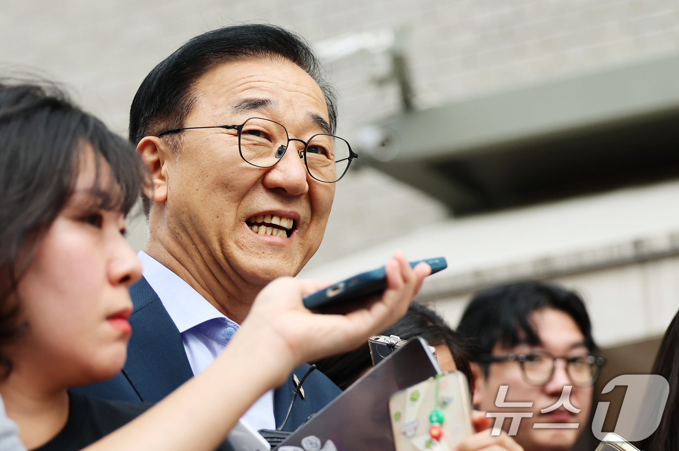 (서울=뉴스1) 오대일 기자 = 김윤덕 국토교통부 장관이 26일 서울 중구 정동에서 열린 서울 주택 공급 현안 논의를 위한 오세훈 서울시장과의 2차 회동에 참석하고 있다.  202 …