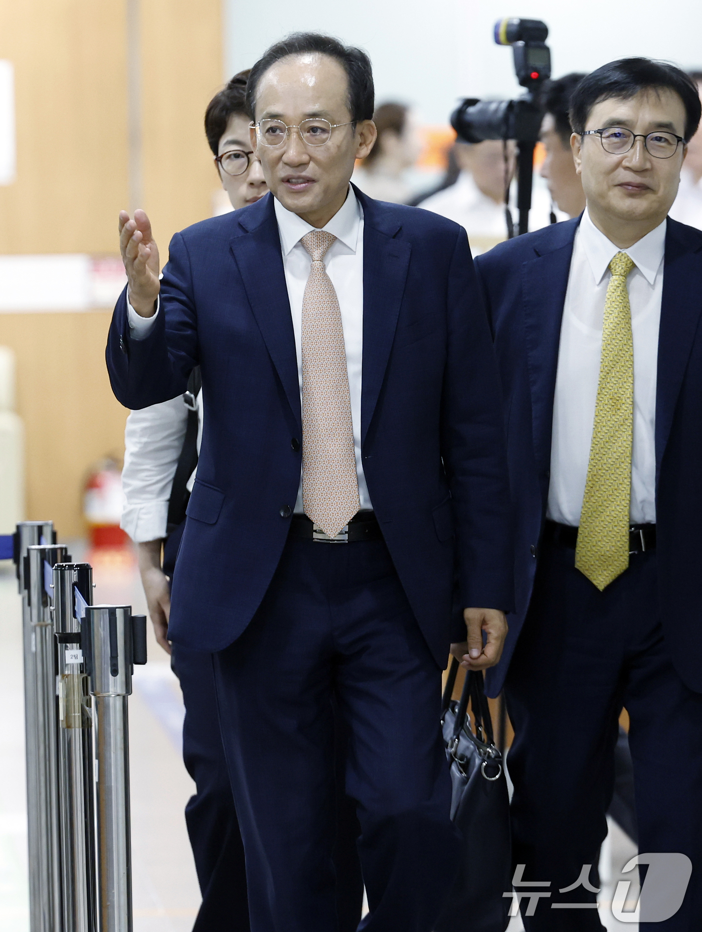 (서울=뉴스1) 박정호 기자 = 12·3 비상계엄 당시 국회의 계엄 해제 표결을 방해한 혐의를 받는 추경호 대구시장이 26일 서울 서초구 서울중앙지방법원에서 열린 내란중요임무종사 …