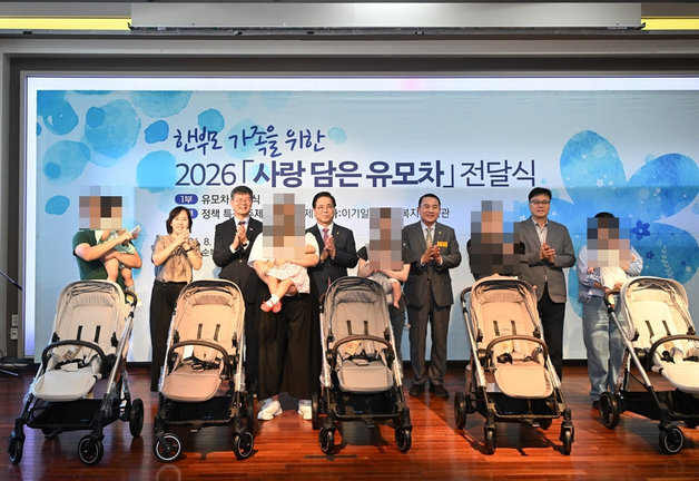 여의도순복음교회, 한부모 가족에 유모차 82대 지원