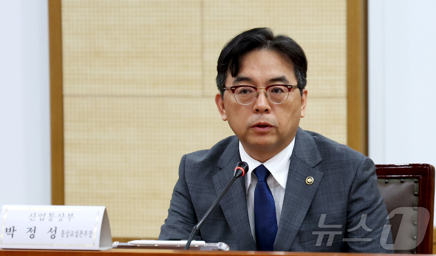 (세종=뉴스1) 김기남 기자 = 박정성 산업부 통상교섭본부장이 26일 세종시 정부세종청사에서 열린 통상추진위원회 회의를 주재하며 발언하고 있다. 2026.8.26/뉴스1