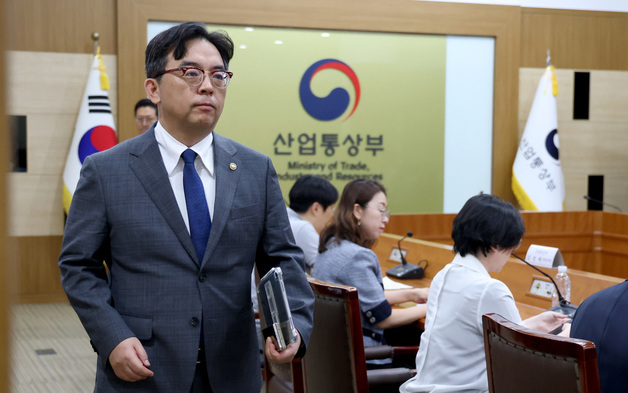통상추진위원회 참석하는 박정성 통상교섭본부장