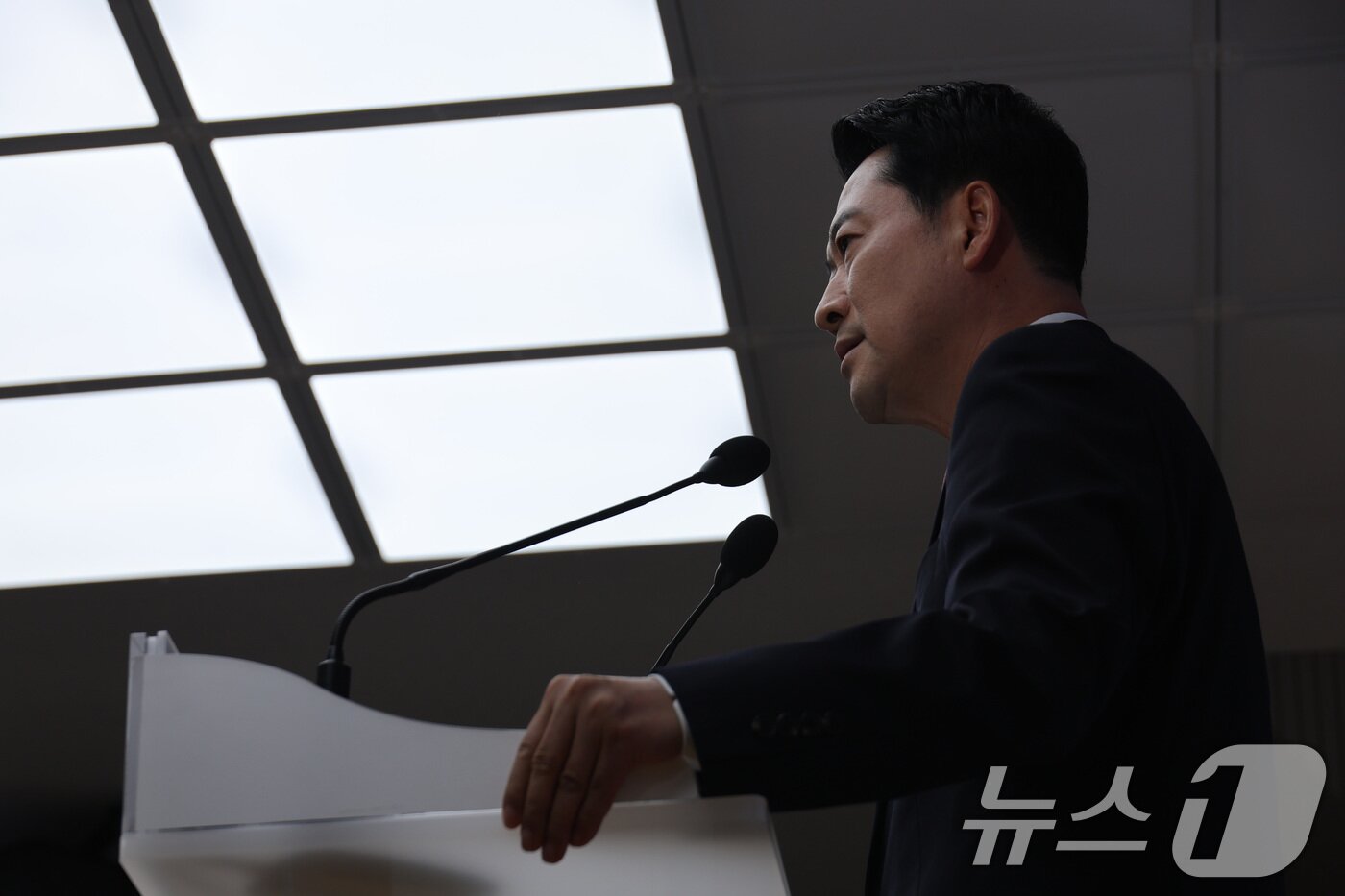 본문 이미지 - 장동혁 국민의힘 대표가 26일 서울 여의도 국민의힘 당사에서 취임 1주년 기자회견을 하고 있다. 2026.8.26 ⓒ 뉴스1 신웅수 기자