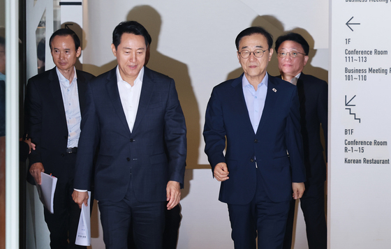 엿새 만에 다시 만난 김윤덕·오세훈