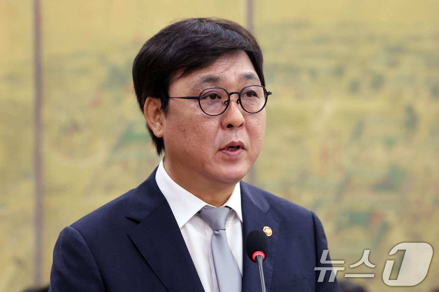 (서울=뉴스1) 황기선 기자 = 최휘영 문화체육관광부 장관이 26일 오전 서울 여의도 문화체육관광위원회 전체회의에서 업무보고를 하고 있다.  2026.8.26/뉴스1