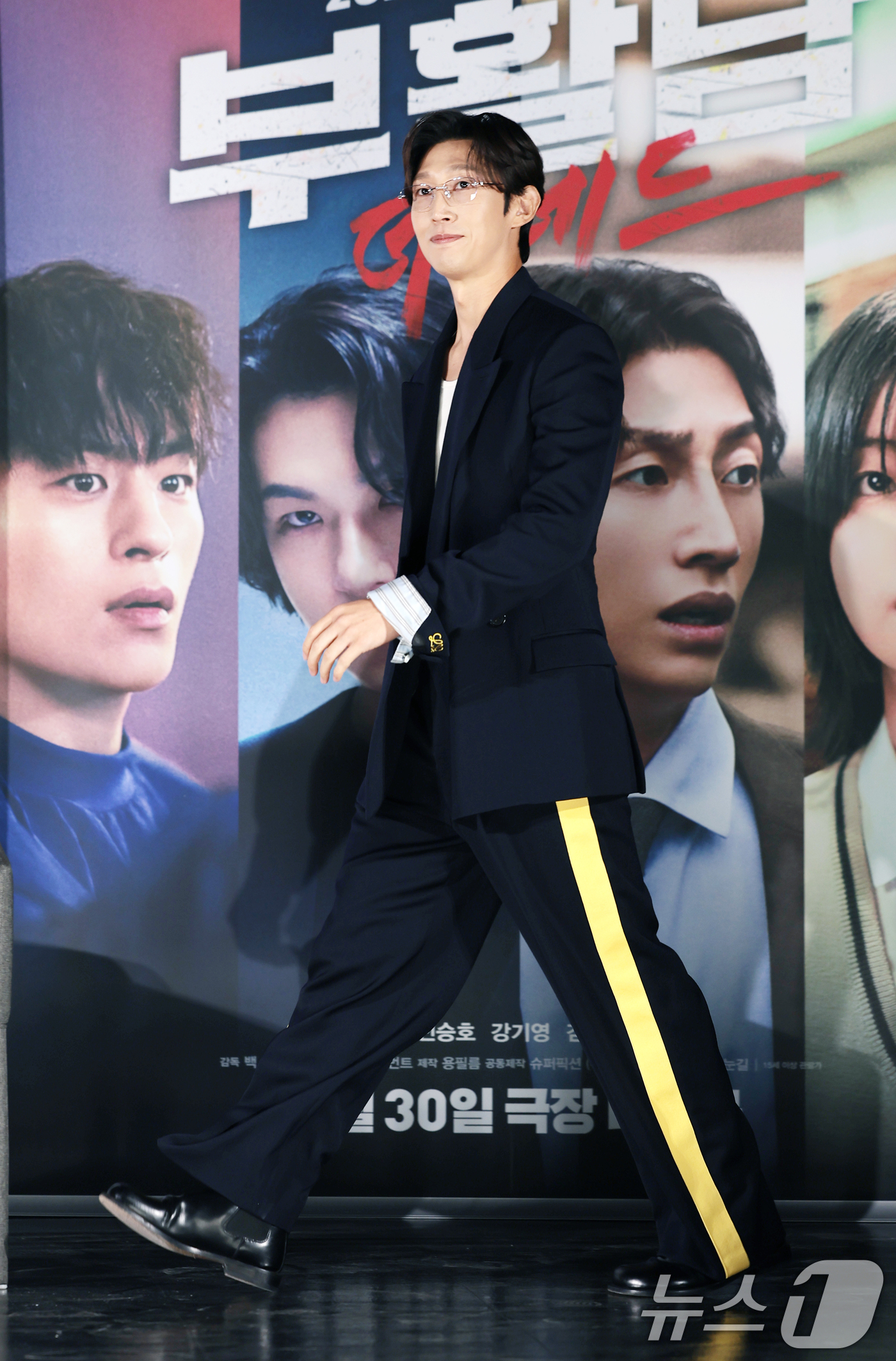 (서울=뉴스1) 권현진 기자 = 배우 강기영이 26일 서울 광진구 롯데시네마 건대입구에서 열린 영화 '부활남: 더 레드'(감독 백) 제작보고회에 참석하고 있다.'부활남:더 레드'는 …