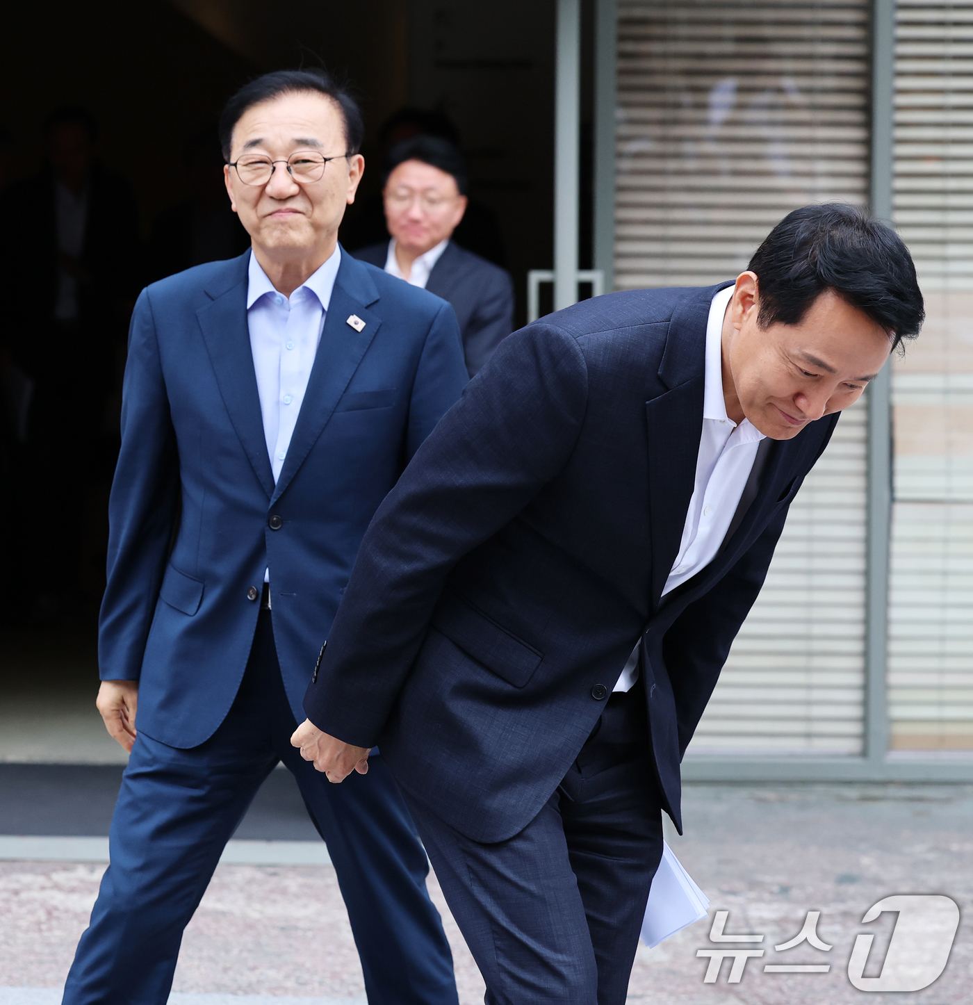 (서울=뉴스1) 오대일 기자 = 김윤덕 국토교통부 장관과 오세훈 서울시장이 26일 서울 중구 컨퍼런스하우스 달개비에서 서울 주택 공급 현안을 논의하기 위한 2차 회동을 마친 뒤 각 …