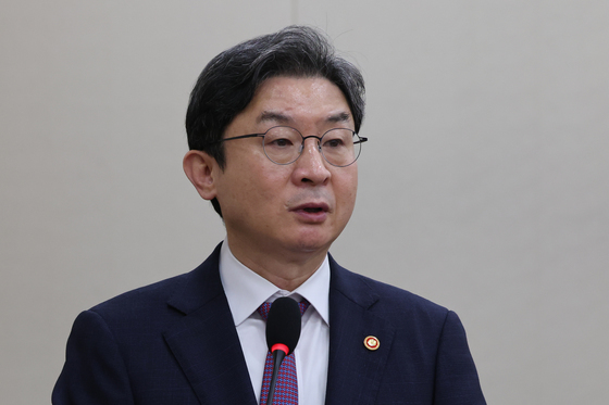 조국혁신당 "레버리지 ETF 책임, 이억원 금융위원장도 사퇴해야"