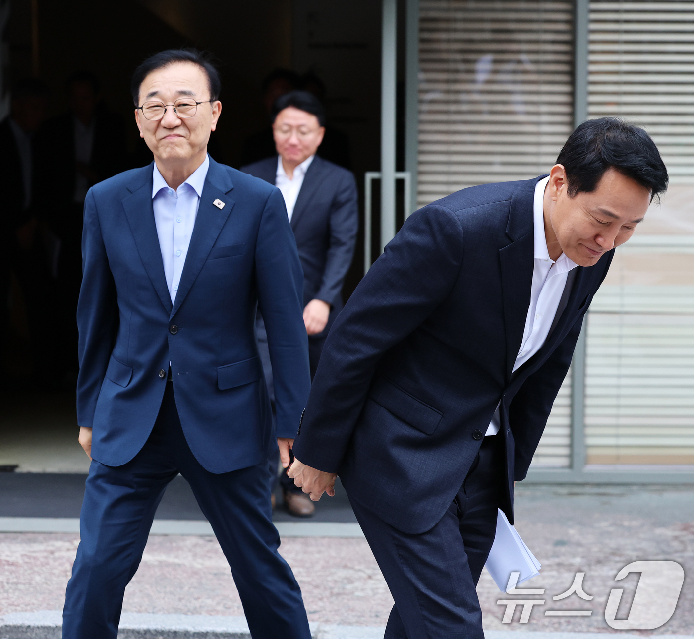(서울=뉴스1) 오대일 기자 = 김윤덕 국토교통부 장관과 오세훈 서울시장이 26일 서울 중구 컨퍼런스하우스 달개비에서 서울 주택 공급 현안을 논의하기 위한 2차 회동을 마친 뒤 각 …