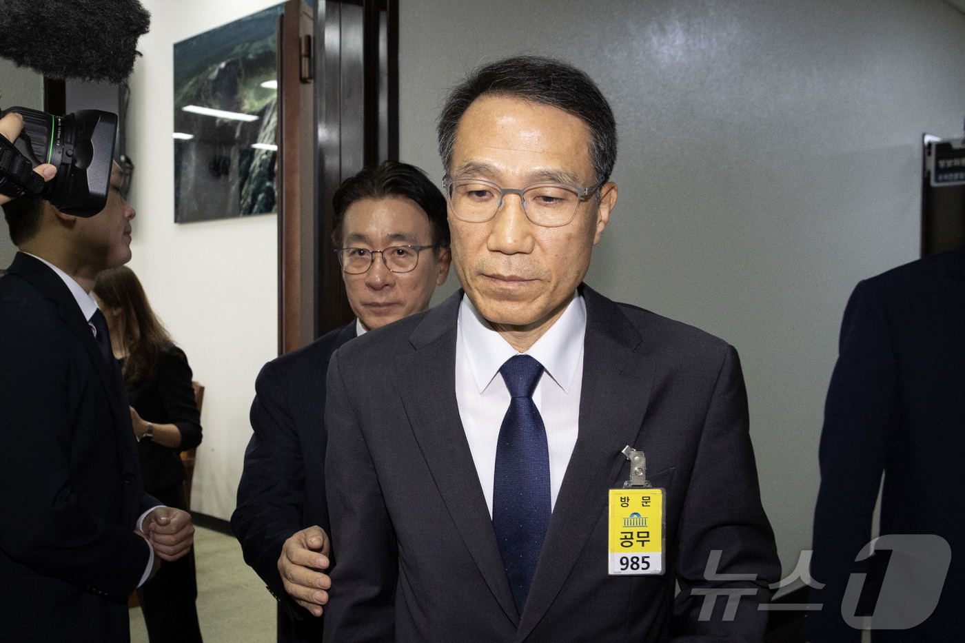 (서울=뉴스1) 국회사진기자단 = 유재성 경찰청장 직무대행이 26일 오전 서울 여의도 국회에서 열린 정보위원회 전체회의에 출석하고 있다. .  2026.8.26/뉴스1