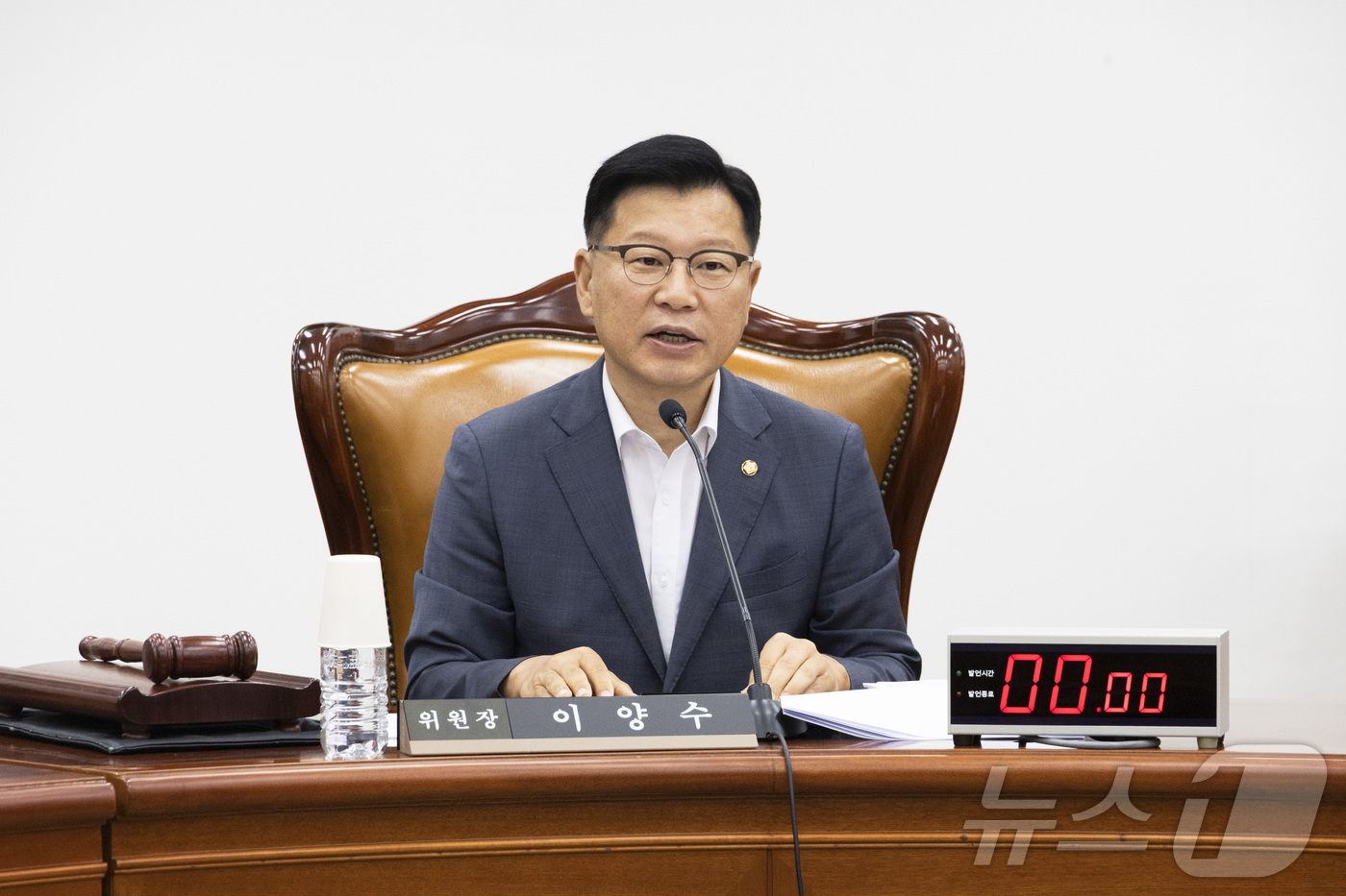 (서울=뉴스1) 국회사진기자단 = 이양수 국회 정보위원회 위원장이 26일 서울 여의도 국회에서 열린 정보위원회 전체회의를 주재하고 있다.  2026.8.26/뉴스1