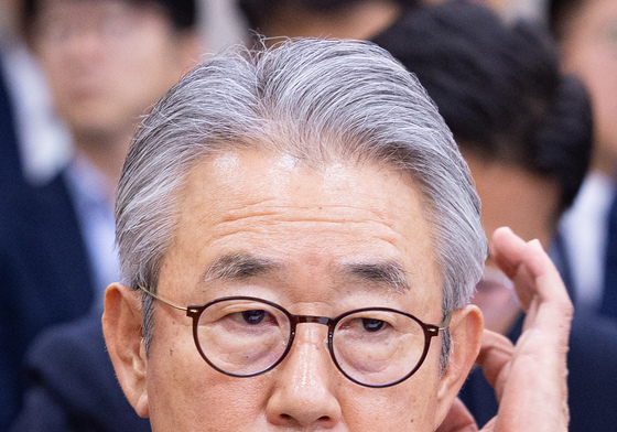 질의 경청하는 강호동 농협중앙회장