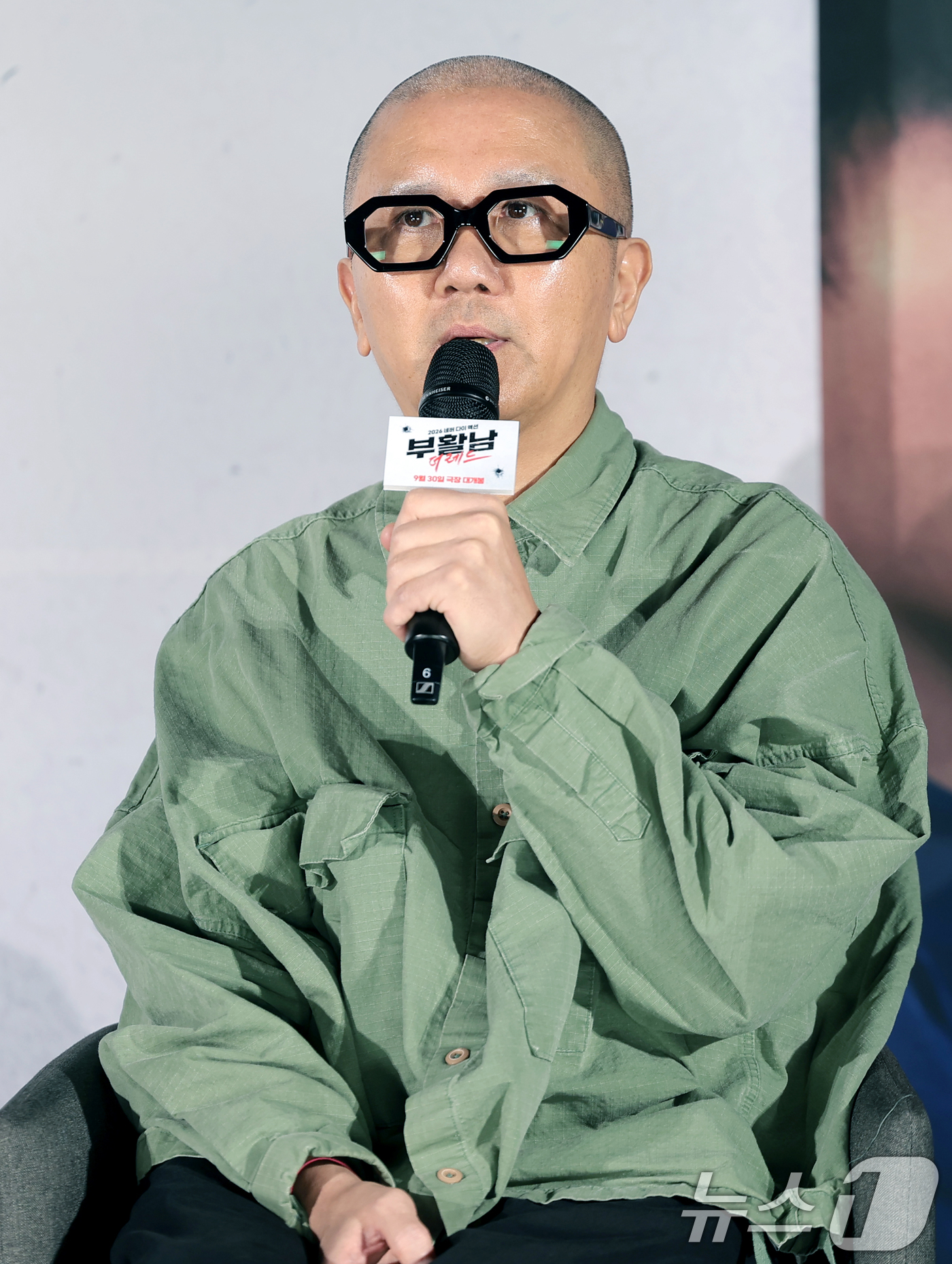 (서울=뉴스1) 권현진 기자 = 백 감독이 26일 서울 광진구 롯데시네마 건대입구에서 열린 영화 '부활남: 더 레드'(감독 백) 제작보고회에 참석해 인사말을 하고 있다.'부활남:더 …