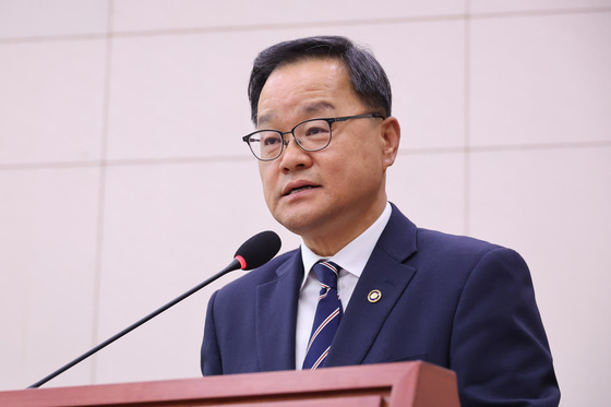 업무 현황 보고하는 정구창 차관